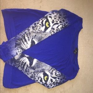 Long sleeved blue top